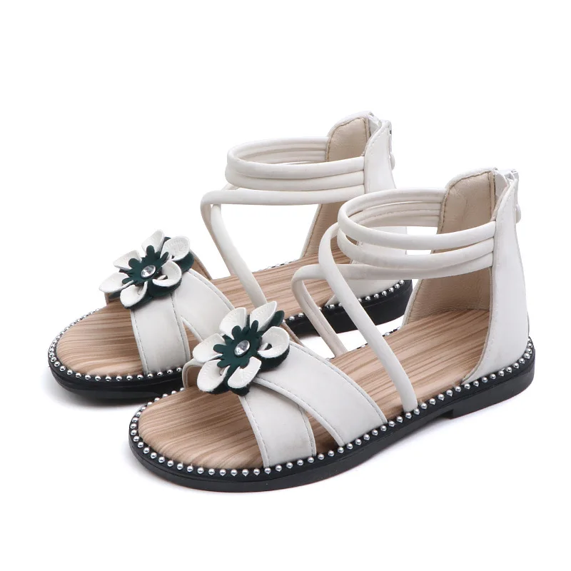 Сандалии для девочек, коллекция 2019 года, летние новые кожаные сандалии в римском стиле на мягкой подошве, украшенные цветами и бусинами