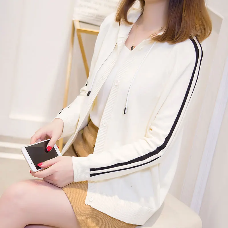 7783 (Hall 4 row 1) take the new back rabbit hooded button sweater knitted cardigan 57. |