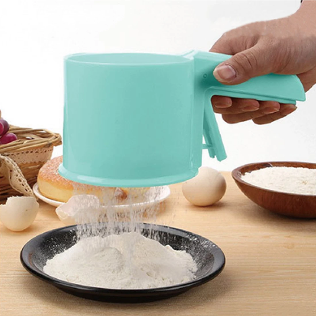 

Handheld Flour Shaker Plastic Mesh Sieve Cup Icing Sugar Bake Tool Hand-pressed Hand-pressed Bakeware Sifters