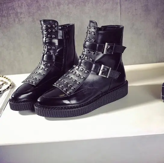 2016 New Style Ladies Flat Martin Shoes Women Studded Winter Plush Boots Pointed Toe Patent Leather Rivet Ankle Buckle Booties Women's Shoes