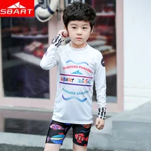 В году, распродажа. летний детский купальный костюм с надписями для мальчиков. Раздельный пляжный Быстросохнущий топ и шорты