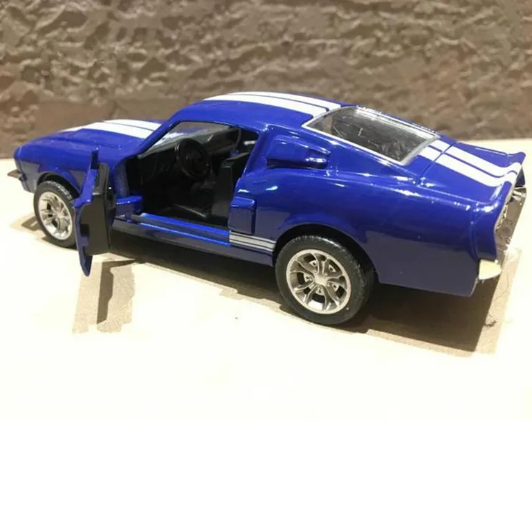 Kopen 132 hoge simulatie Legering model auto, Ford Mustang auto model speelgoed, 2 open de deur, diecast metalen speelgoed voertuig, gratis verzending