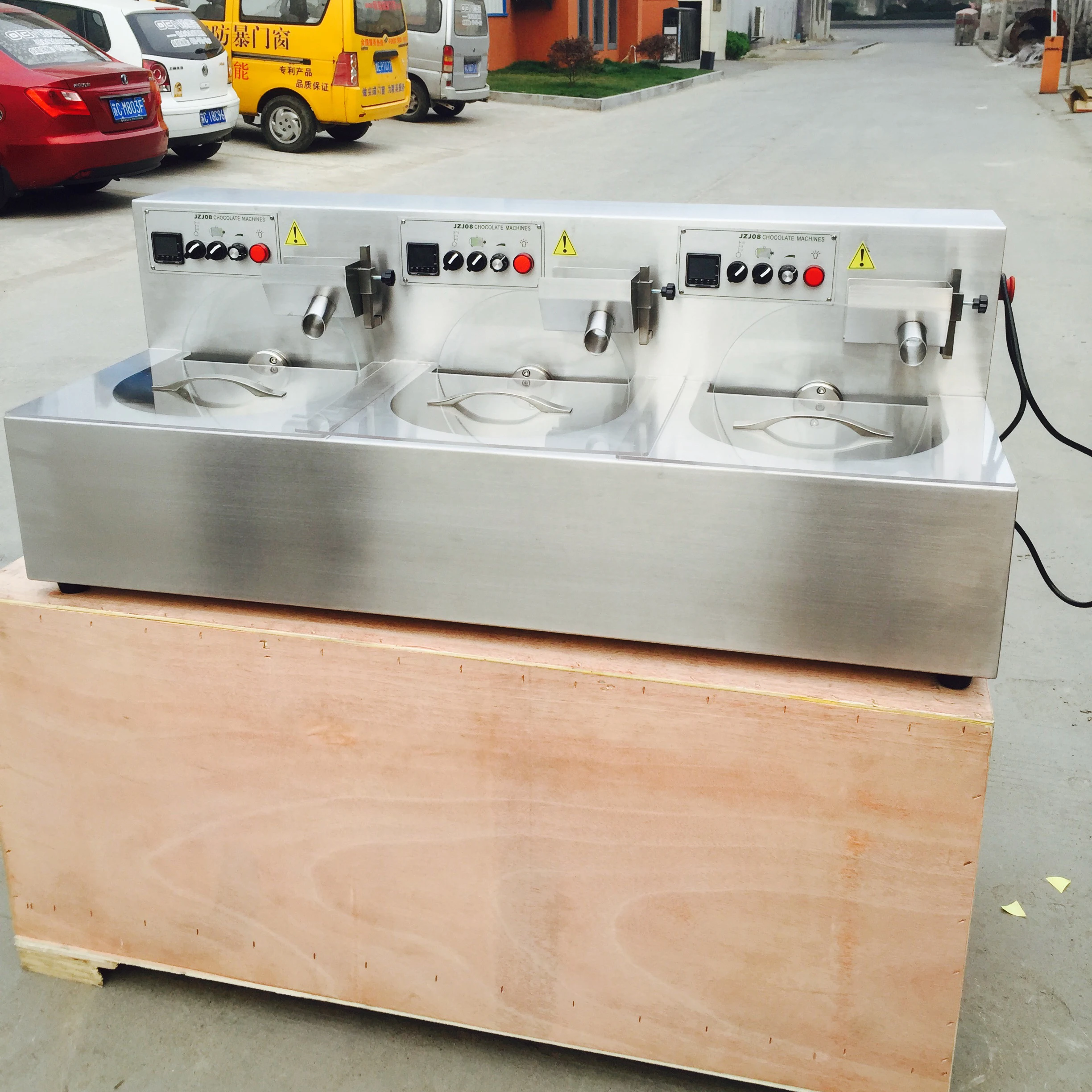 

8kg*3 chocolate pouring moulding machine chocolate tempering machine / chocolate melting machine / chocolate melter