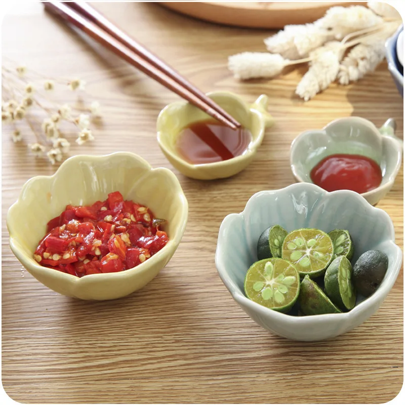 

Creative Kitchen Supplies Japanese Ceramic Seasoning Small Bowl Home Restaurant with Dish Three Kinds of Flowers Looks
