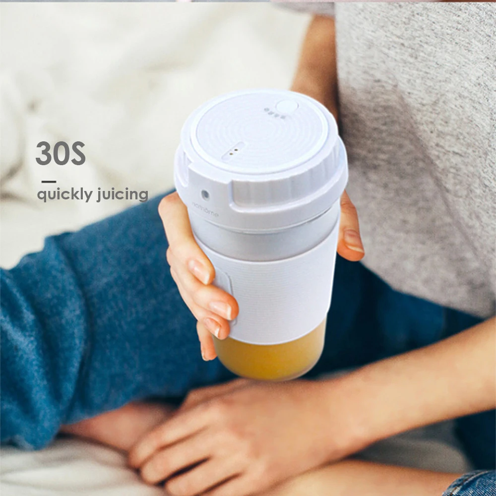 

Rechargeable Portable Juice Cup 250ML Capacity Outdoor Juice Maker Built-in 2400mAh Battery Juicer Fruit Blender