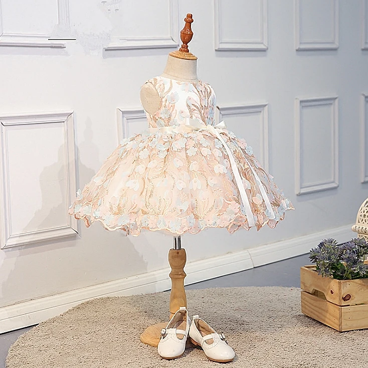 Розничная ; костюм с цветочной вышивкой и лепестками; платье-пачка принцессы для маленьких девочек; вечерние Детские платья на свадьбу для девочек; Одежда для маленьких девочек; R138