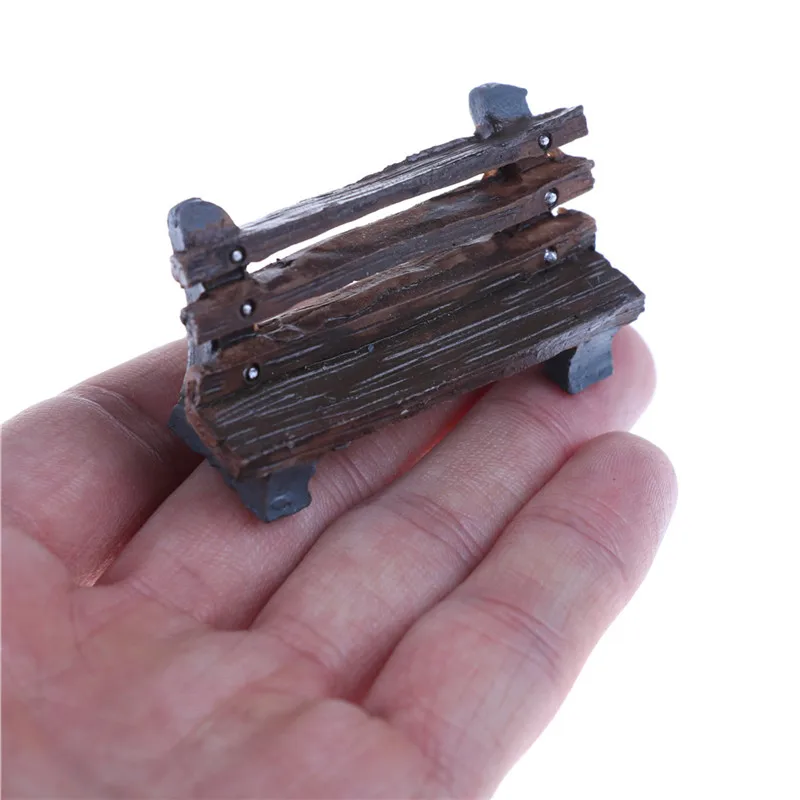 Casa de muñecas en miniatura de los jugadores medio paquete de cigarrillos
