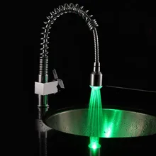 Бесплатные корабль Chrome LED Одной Ручкой Кухонный Кран Pull out Спрей Поворотным Изливом Твердой Латуни