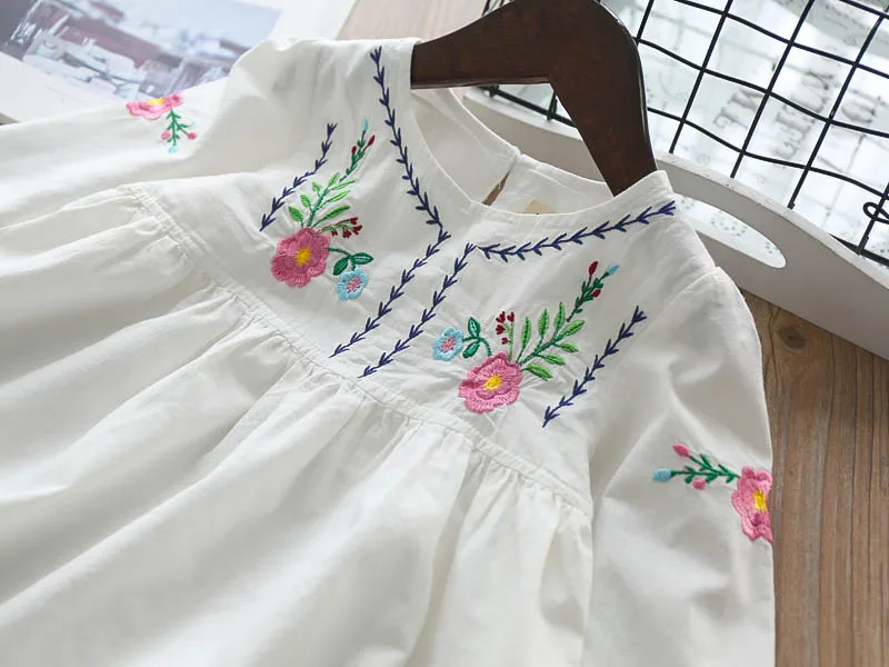 Осеннее платье для девочек с длинными рукавами; белые хлопковые детские платья с вышитыми цветами; одежда для малышей; детская бутиковая одежда