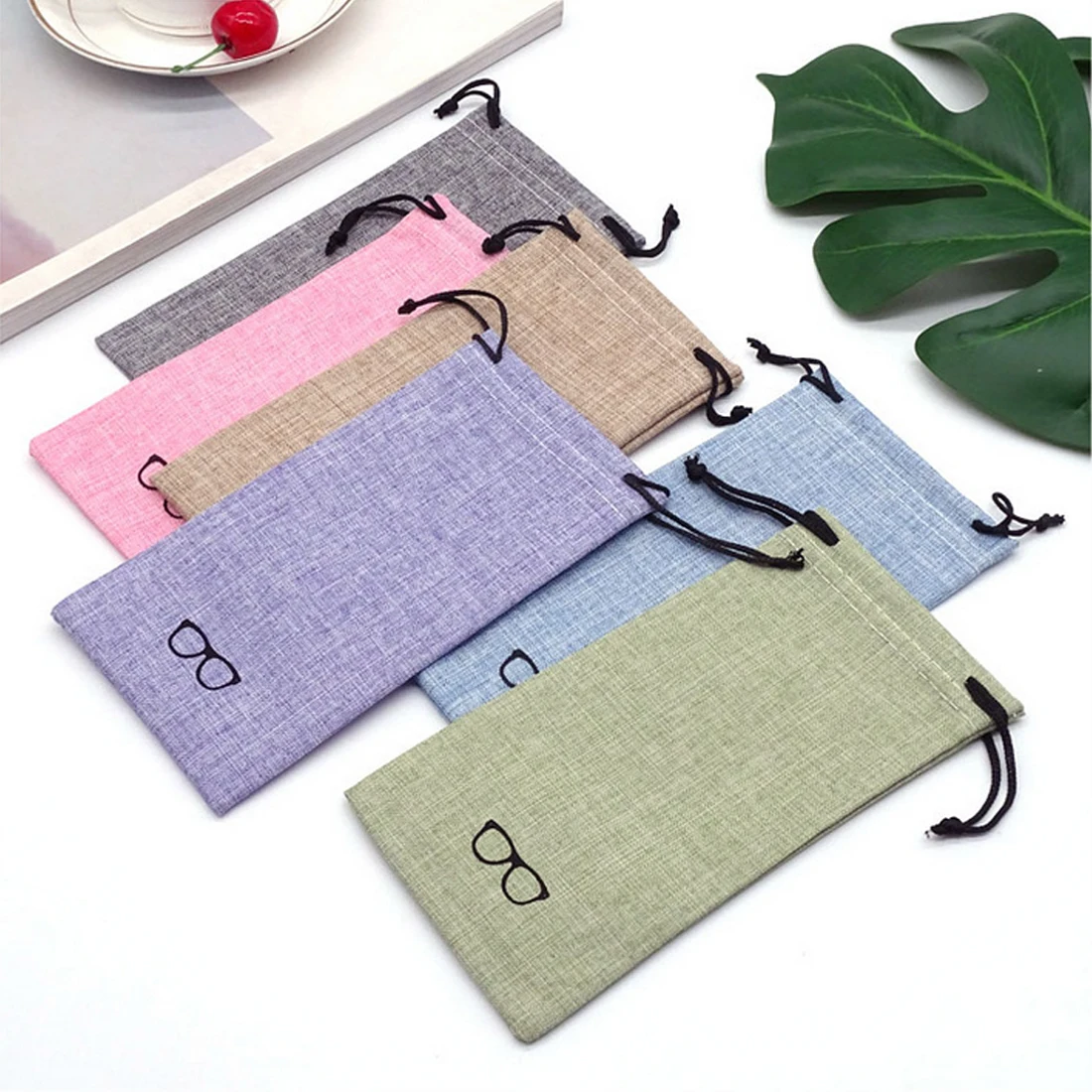 

1pcs/Lot Good Quality Portable Sunglasses Pouch for Eyewear Linen Fabric Smooth Surface Container Glasses Bag