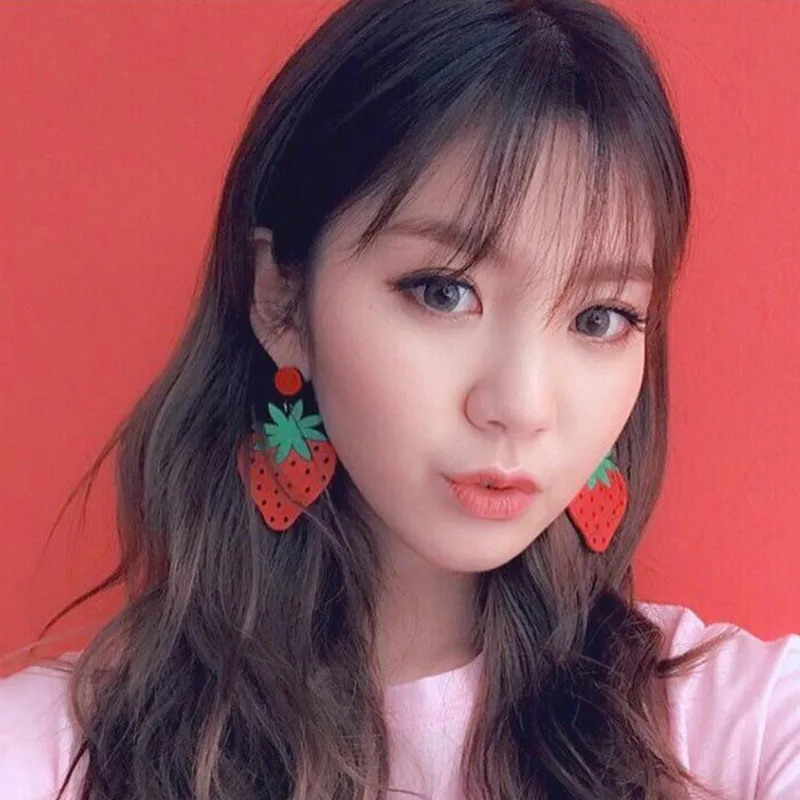 

2018 Fashion Sweet Acrylic Cartoon Strawberry Fruit Shaped Stud Earrings for Women Girls Charm Jewelry Gift Pendientes Brincos