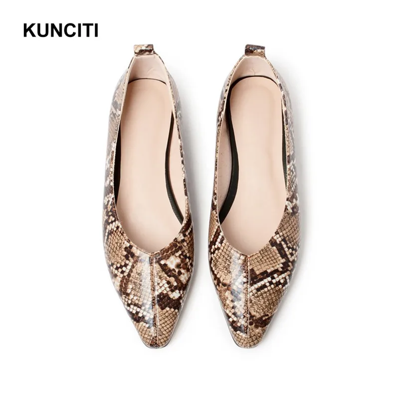 

2019 KUNCITI New Arrival Women's Snake Print Flat Shoes Genuine Leather Slip On Causal Shoes Pointed Toe Autumn Loafers F9138