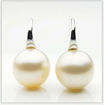 

CHARMING PAIR OF 10MM ROUND SOUTH SEA WHITE PEARL EARRING