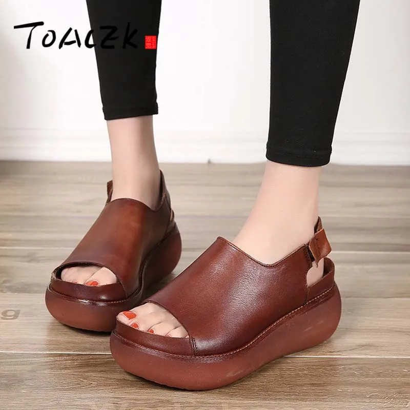 

Sandals female summer thick bottom new round head wedge with increased casual shoes European station first layer leather female