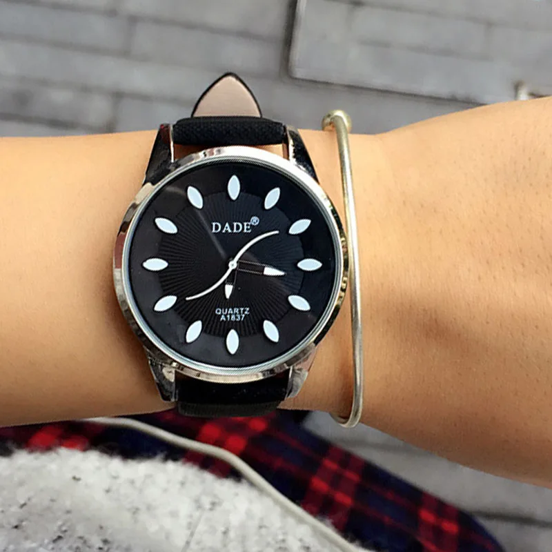 Tanie Klasyczne 2018 nowych moda proste stylowy top słynnej luksusowej marki zegarek kwarcowy kobiety skórzane zegarki na co dzień modny zegarek Reloj mujeres