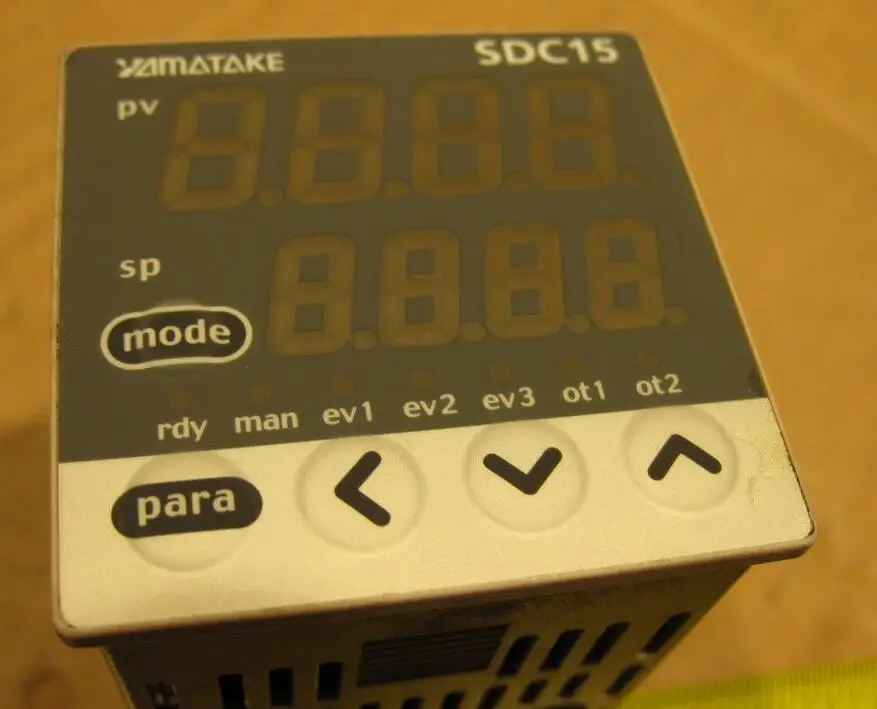 

Temperature controller PXR4-TCY1-8W000-C NEW IN BOX ,3 months waranty , fastly shipping