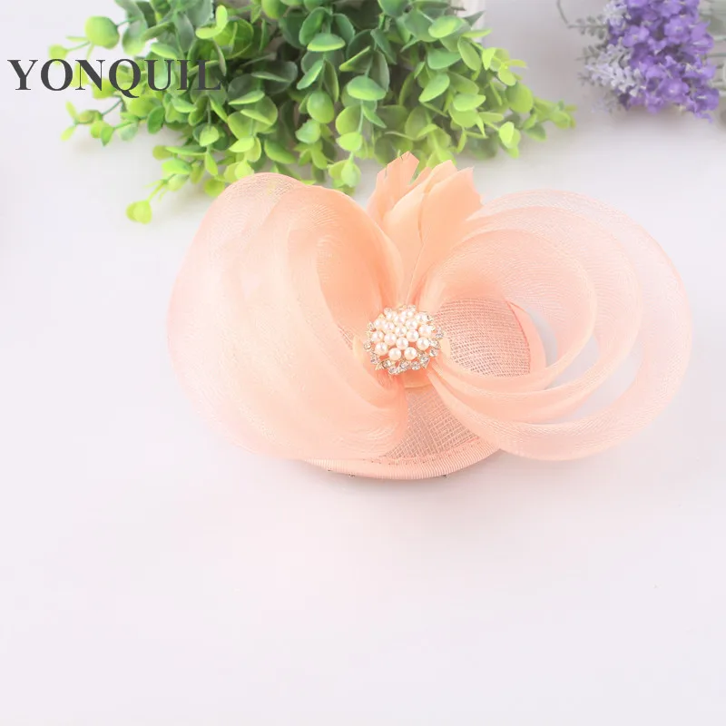 Rhinestore decorado loop sinamay chapéus fascinator pena