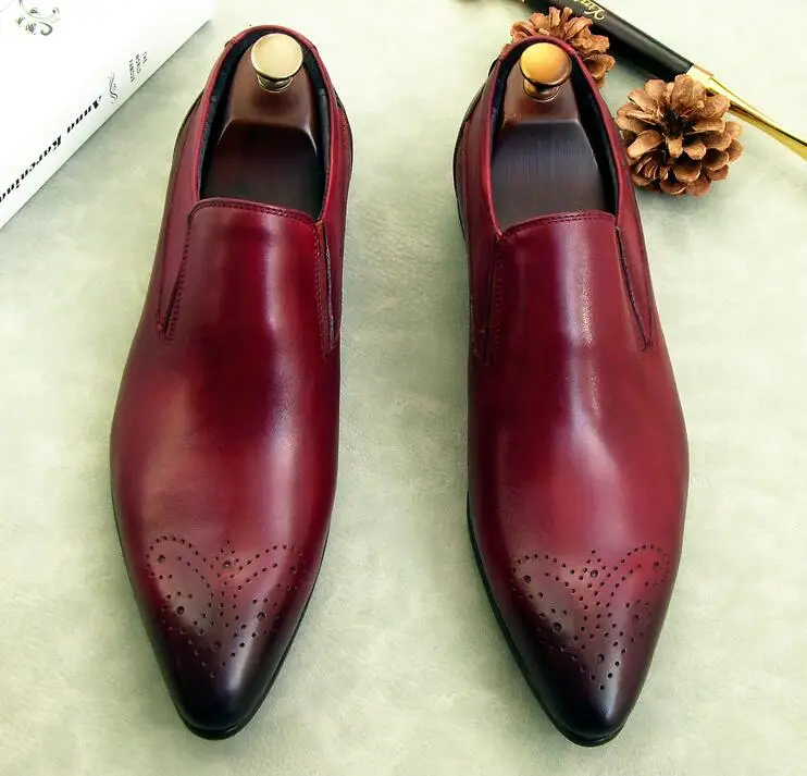 Мужские кожаные туфли-оксфорды с острым носком; туфли на плоской подошве без шнуровки в деловом стиле; мужская обувь с резным узором в британском стиле; увеличивающая рост