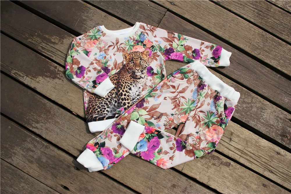 Комплект для девочек; модные изысканные комплекты одежды для детей; милые топы с длинными рукавами с леопардовым принтом и цветочным принтом+ брюки; комплекты с