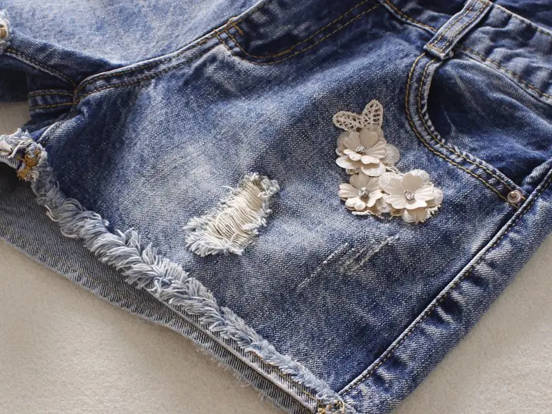 2019 летние синие женские джинсовые шорты со средней посадкой рваные цветы отбеленные джинсы Англия Стиль Кнопка 100% хлопок 9560