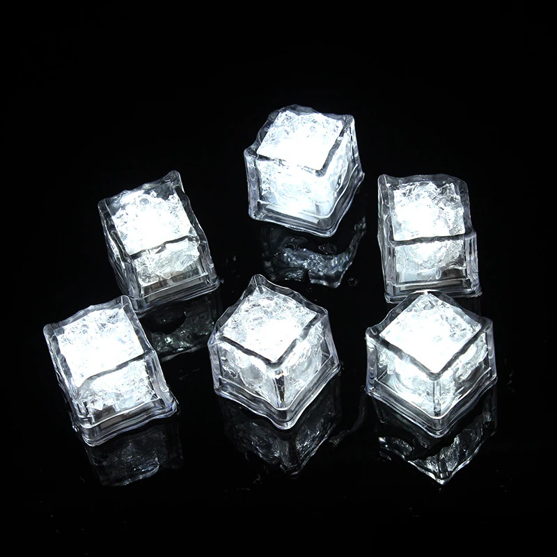 Четырехместный 12 шт DIY LED Flash Ice Cubes свет Новинка стакан для напитка датчик