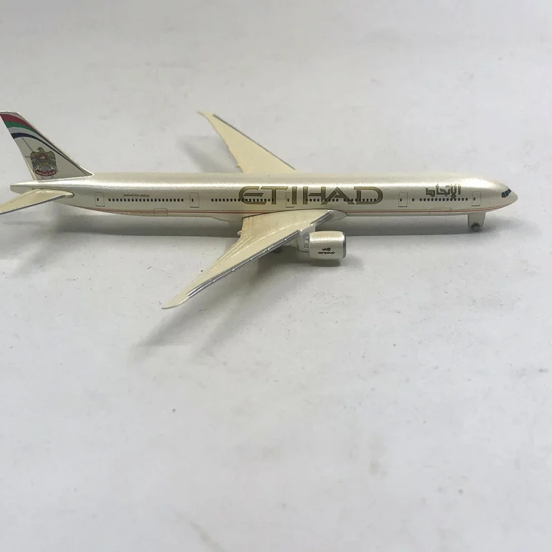 Новое специальное литье 1: 600 воздушный пассажир 777-300er Adi авиационная модель самолета из сплава строительных самолетов домашний дисплей игрушки
