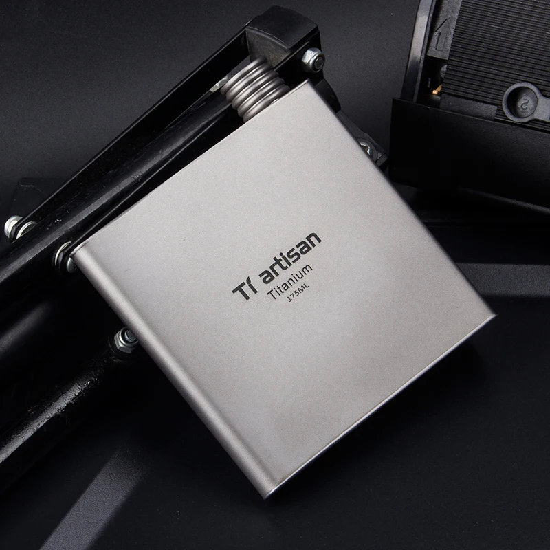 

Tiartisan Mini Pocket Titanium Wine Flask 175ml Hip Liquor Alcohol Flask Pocket Wine Bottle for Whiskey for Outdoor Camp Ta8602