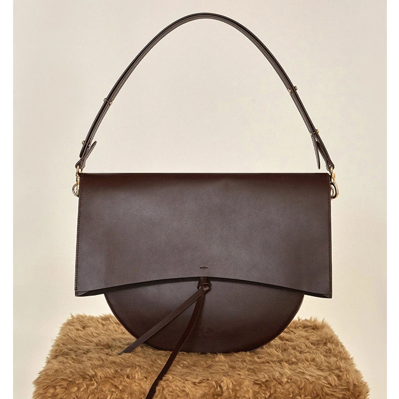 

High Quality Fashion Vintage Women Large Saddle Shoulder Bag Female Retro Tassel Crossbody Bag Autumn Bag Over Shoulder Handbag