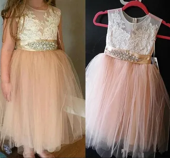 

Tulle Girls Party Gowns with Crystals Appliques Teg-Length Beautiful Flower Girl Dress For Special Occasion Ribbons Beading