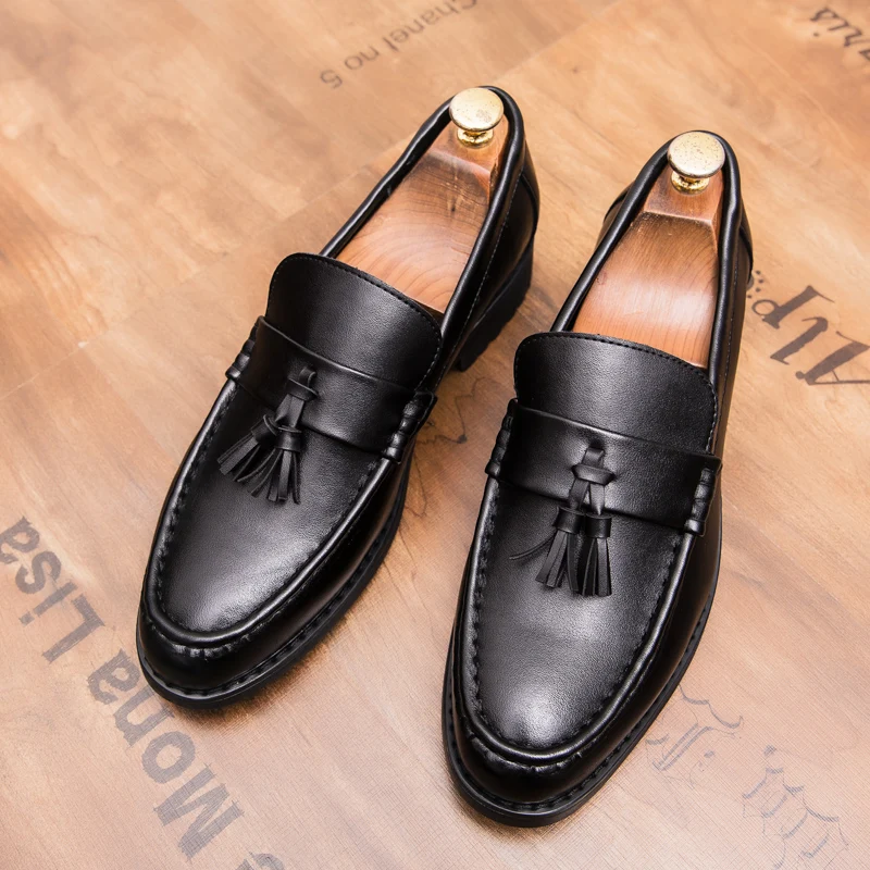 

New Spring Fashion High Quality Men's brogue Flats Retro pointed-toe loafers Dress Business Men Casual Tassels Leather Shoes