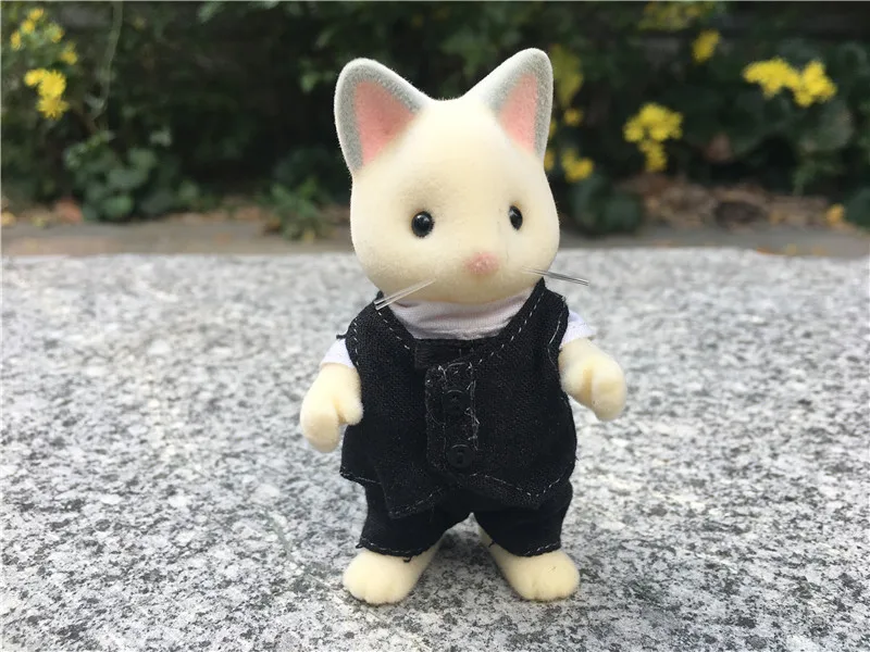 

Geniune Sylvanian Families Dollhouse Playset Silk Cat & Tableware Set Action Figure New