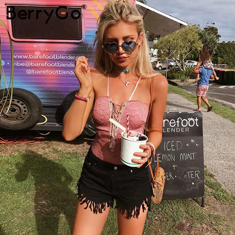 Женский комбинезон с открытой спиной BerryGo черный облегающий кружевной белого