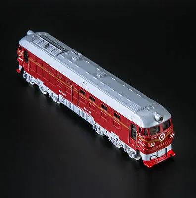1: 87 поезд Масштаб Хо Дунфэн локомотив модель вызов тянуть назад имитационная модель из зеленой кожи классический поезд игрушка детей - Цвет: Red