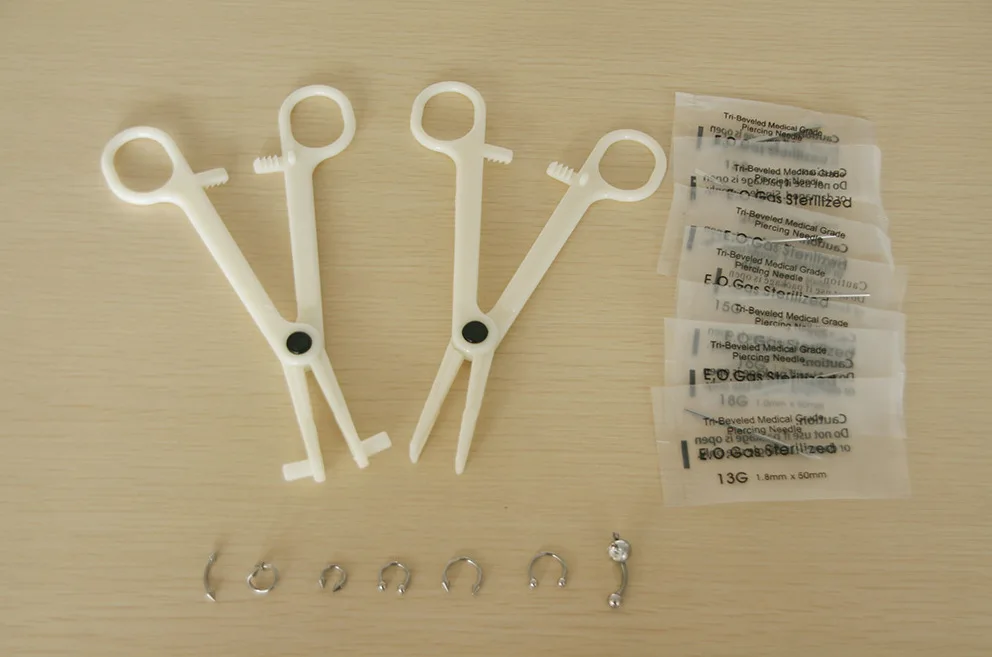 

2pcs Disposable Body Piercing Kit Tools Pliers Forceps Needles Accessories Set with Eyebrow Labret Lip Nipple Nose Studs Rings