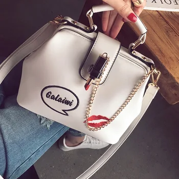

Bag 2019 new women's bag fashion lips embroidered lipstick lock doctor bag wild shoulder bag Messenger bag