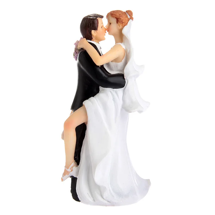Новое поступление True Love жениха подъема Невеста поцелуи Статуэтка Смола свадебный торт Топпер Свадебные украшения свадебные атрибуты