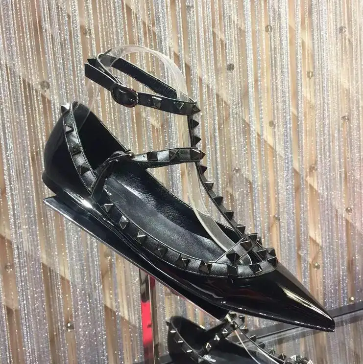 

2019 New V Rivets Pointed-toe Flat Stiletto Women Sandals Two Straps Sandals Patent Leather Women's Flat Shoes Wedding Shoes