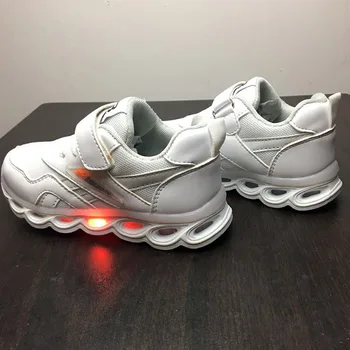 

Led luminous Shoes For Boys girls Fashion Light Up Casual kids Breathable Outdoor Sports Shoes Children Sneakers Free