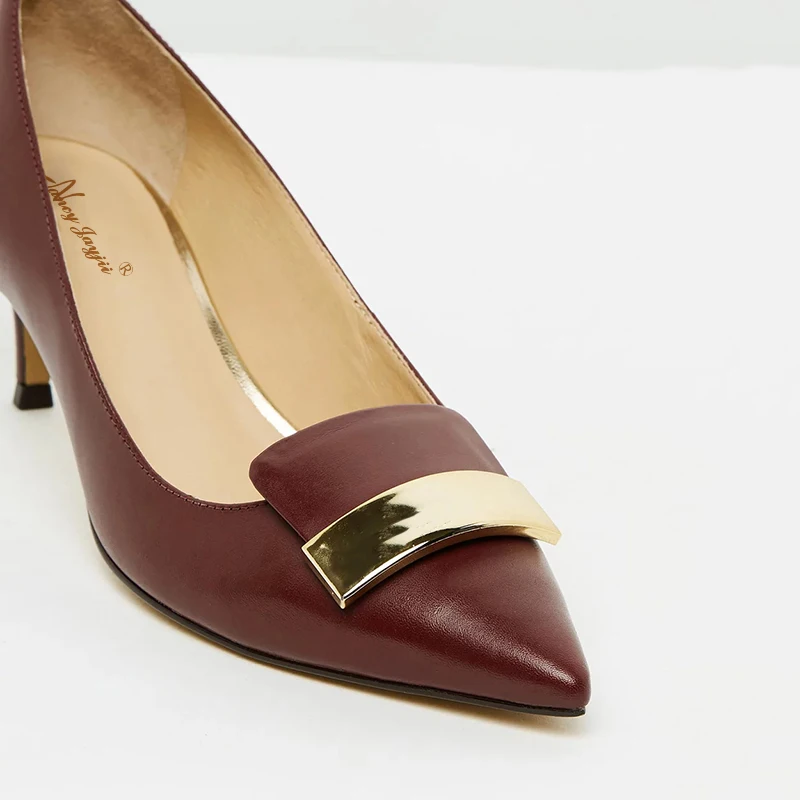 Бордовые туфли-лодочки на каблуке «рюмочка» с металлическим декором, с ...