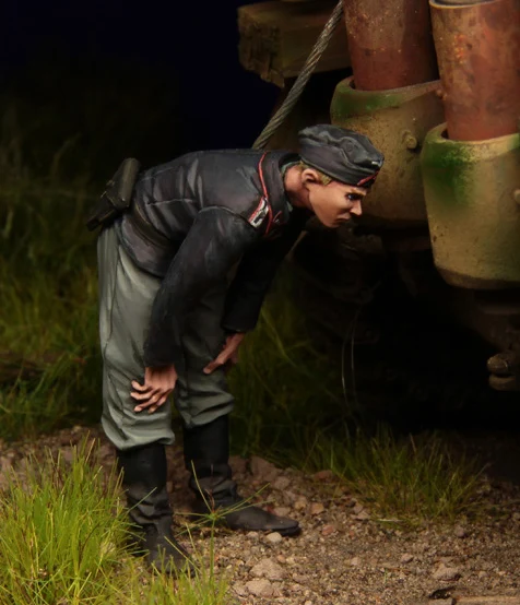 

[tuskmodel] 1 35 scale resin model figures kit WW2 German soldiers tiger tank Repairing 5