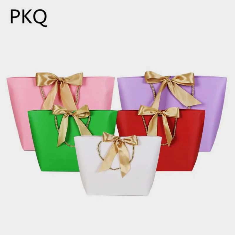 

40pcs/lot Wedding Party Favor Paper Gift Bags for Packaging Craft Paper Bags & Gold Ribbon Bow Handles Festival Gift Bags 9/7