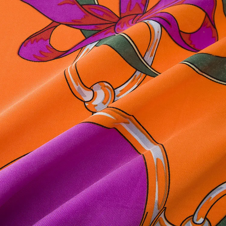 130 см * 130 см 100% чистого шелка евро Марка Стиль Для женщин ремень и металлической цепочкой с принтом Шелковый шарф женская мода платки