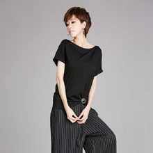 Асимметрия, Европейский стиль, Летний стиль, свободная, с вырезом лодочкой, однотонная, черная футболка, с разрезом, для суставов, неровные, плиссированные топы, футболка для женщин, AC8150