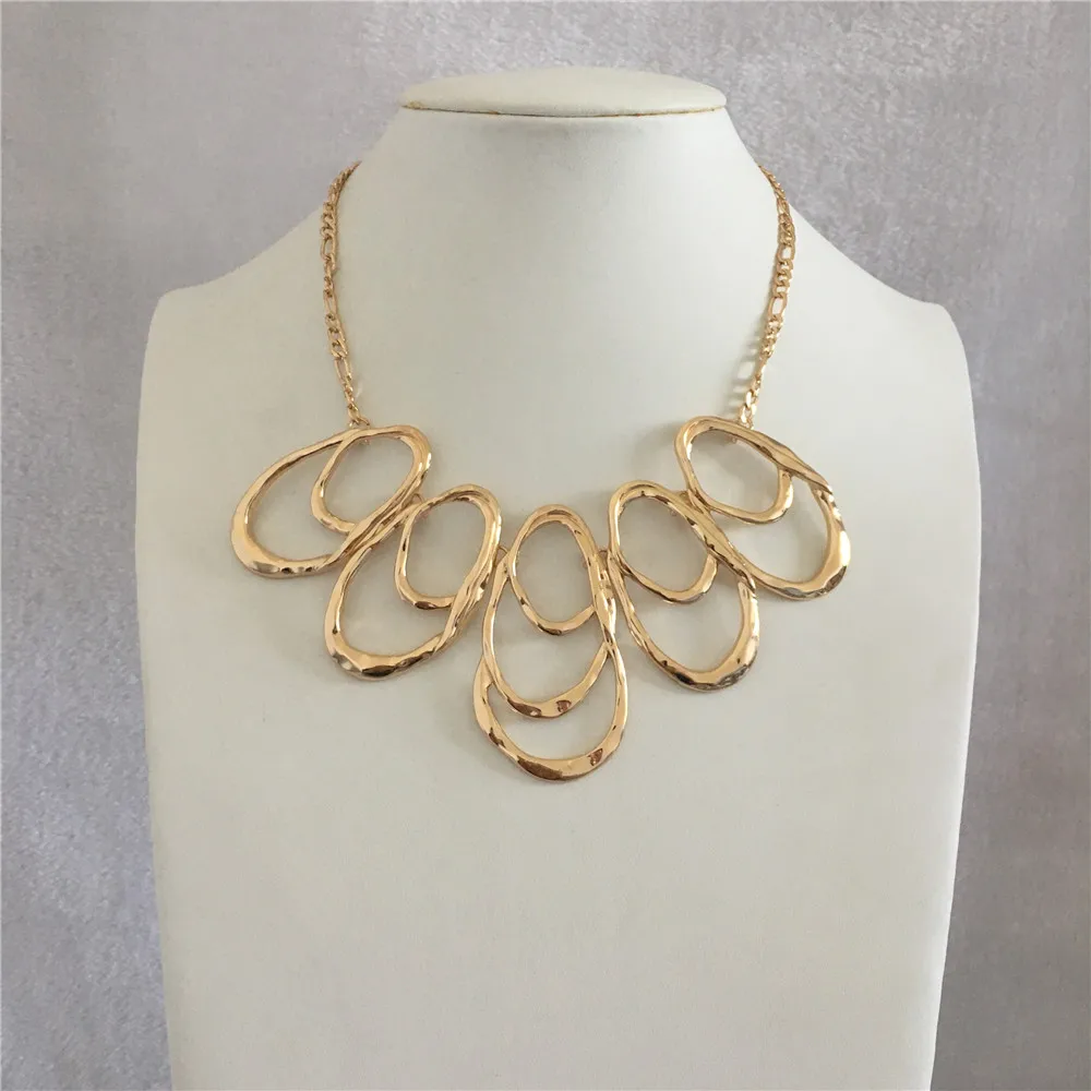 

CASUAL GOLD COLOR FIVE SCULPTURE NECKLACE FOR GIRL WOMAN