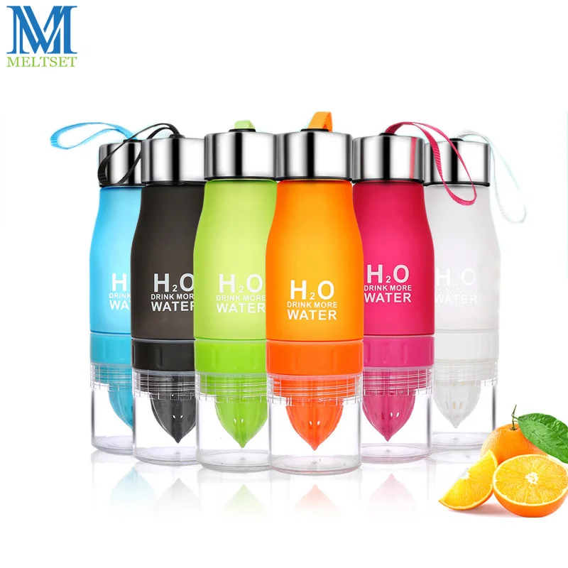 

1pc Lemon Juicer Plastic Water Bottle 650ML Hand Manual Squeezer Fruit Infusion Bottle Outdoor Lemon Orange Citrus Juicer