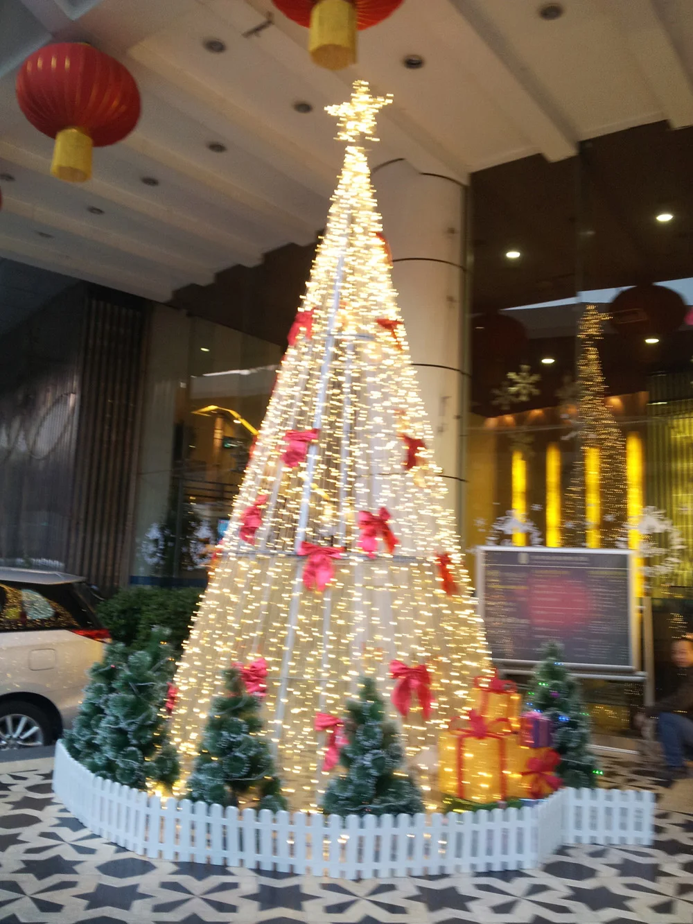 3 meters led lighting , controller christmas treein Trees from Home