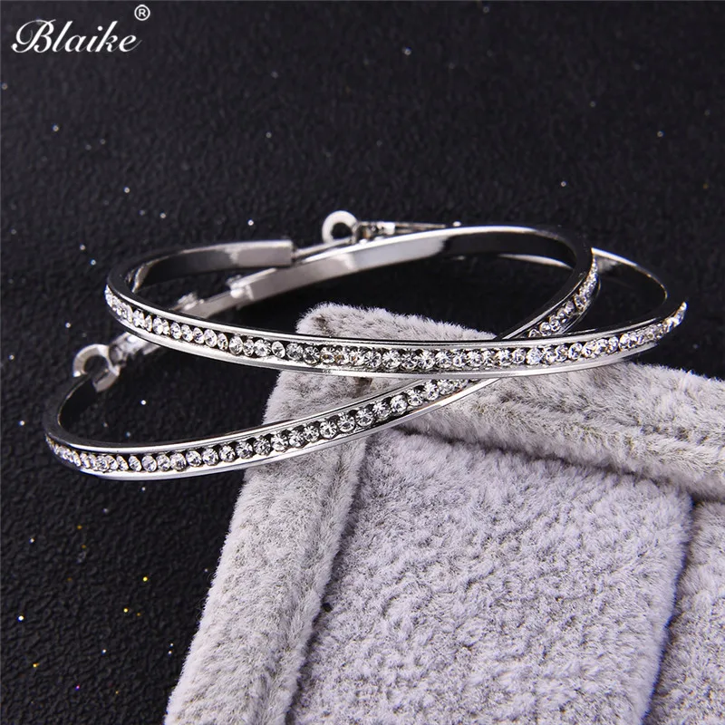 Женские серьги кольца с цирконом Blaike большие однорядные белые серебряного цвета