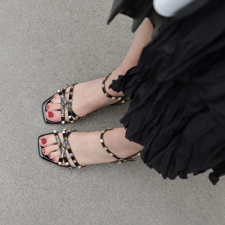 MNIXUAN модные из натуральной лакированной кожи женская летняя обувь сандалии-гладиаторы 2019 Лето Новый открытым носком Пряжка Обувь на