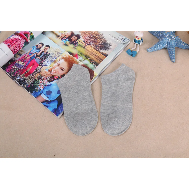 Конфеты цветной носок тапочки Для женщин однотонные хлопчатобумажные носки с закрытым носком невидимые подследники носки Для женщин модные calcetines 85WZ0203 - Цвет: Серый
