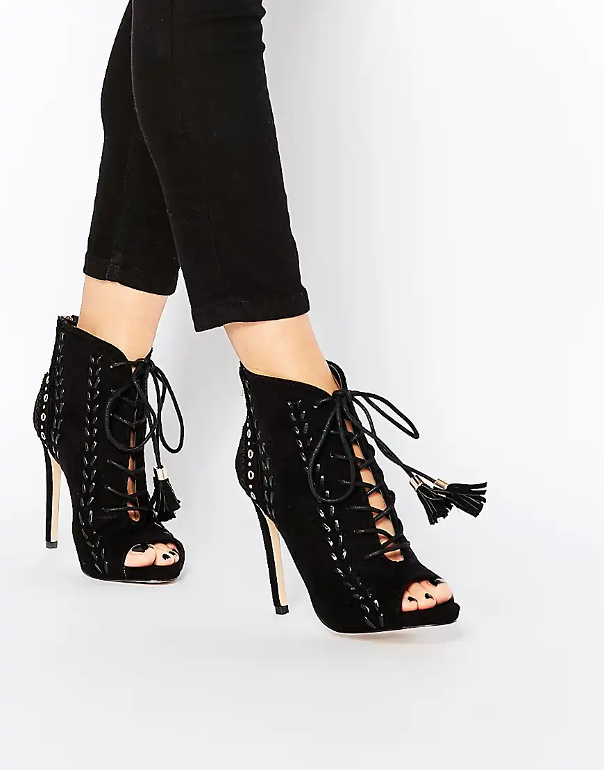 chaussure talon a lacet